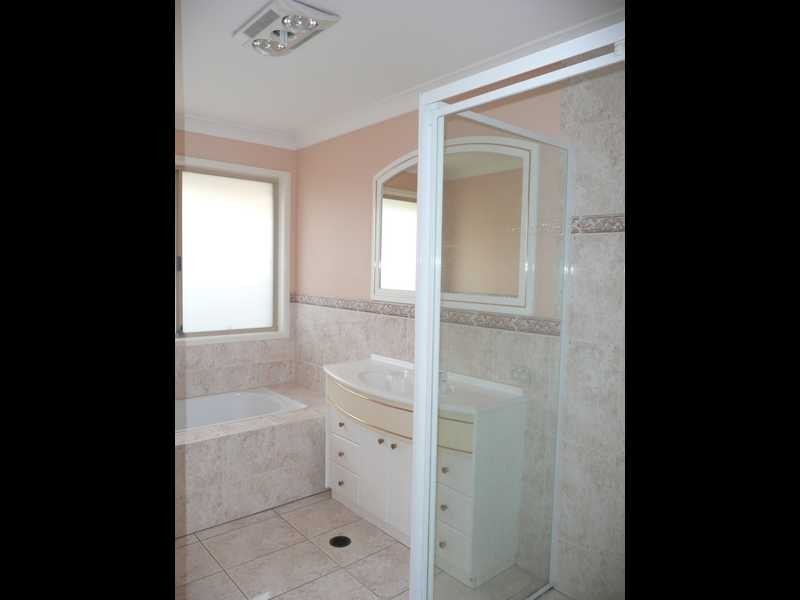 11 Silvabank Drive, Varsity Lakes QLD 4227