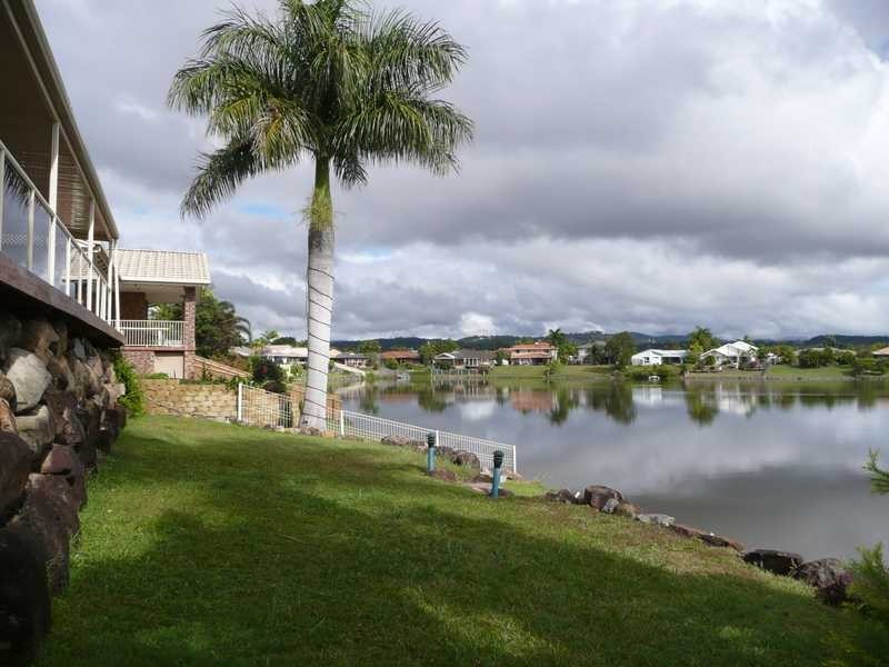 11 Silvabank Drive, Varsity Lakes QLD 4227