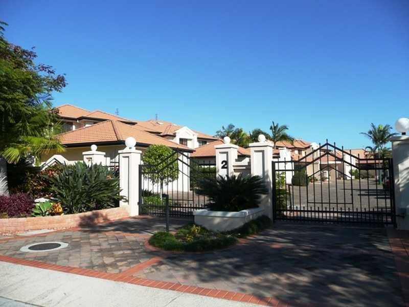 5/2 Beachcomber Court, Burleigh Waters QLD 4220