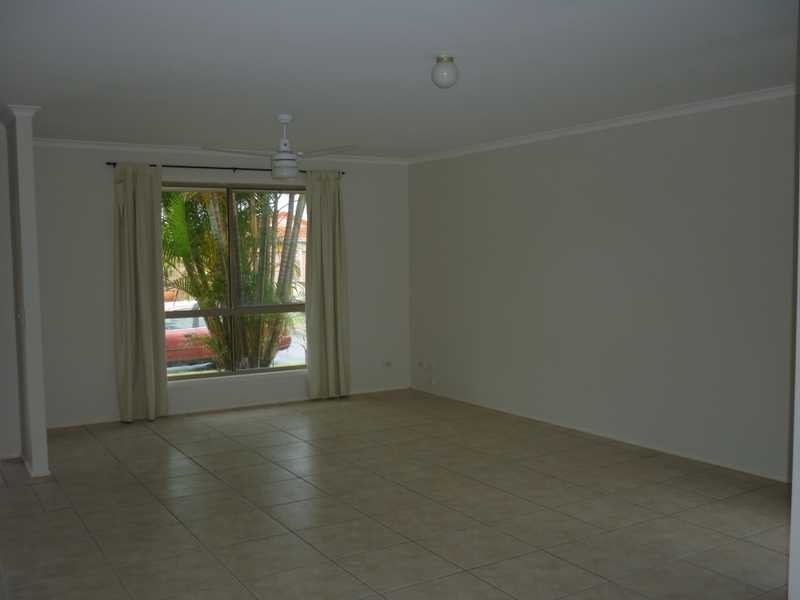 24 Southlake Drive, Varsity Lakes QLD 4227