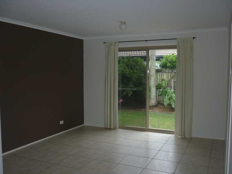 24 Southlake Drive, Varsity Lakes QLD 4227