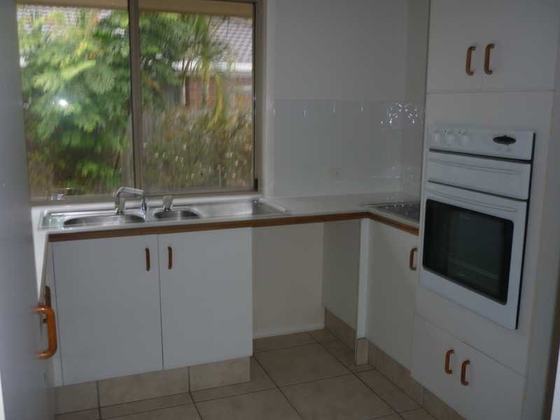 24 Southlake Drive, Varsity Lakes QLD 4227