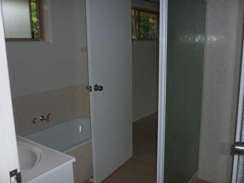 24 Southlake Drive, Varsity Lakes QLD 4227