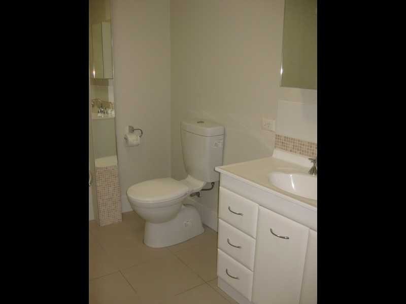 11/5 Galeen Drive, Burleigh Waters QLD 4220