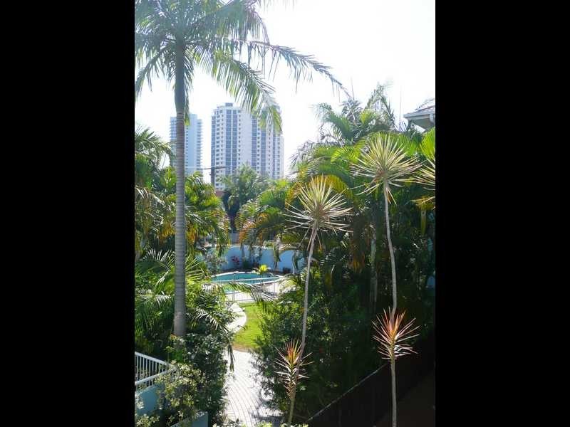 9/32 Second Avenue, Broadbeach QLD 4218