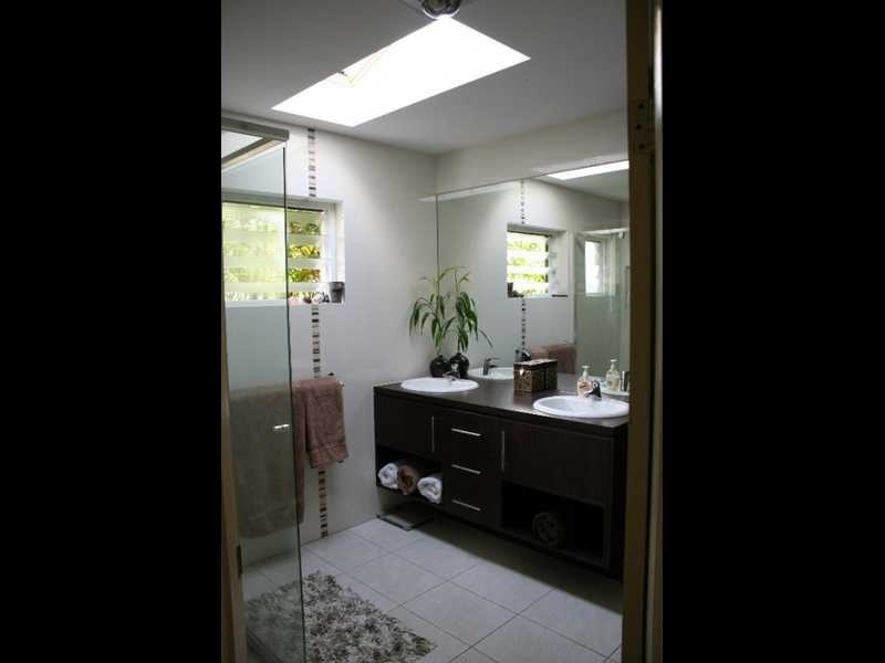 8 Aruma Ave, Burleigh Heads QLD 4220