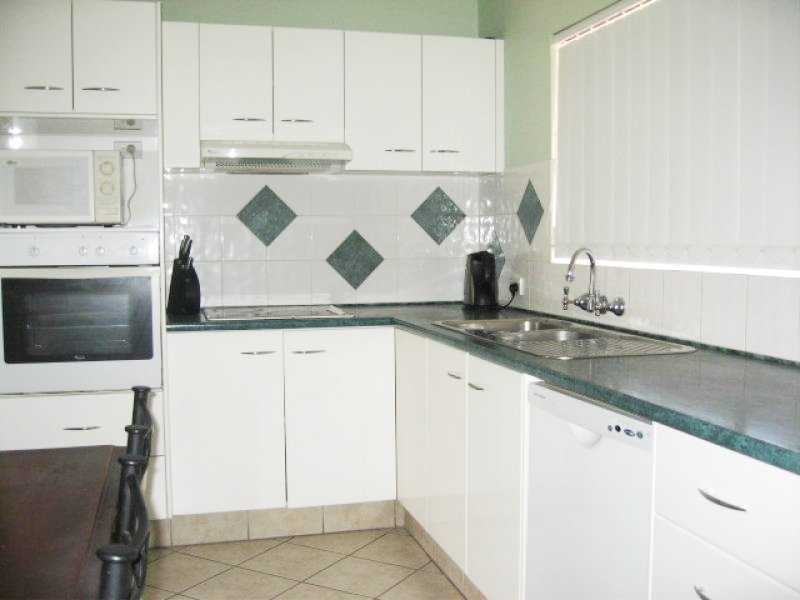 2/2 Adams Avenue, Miami QLD 4220