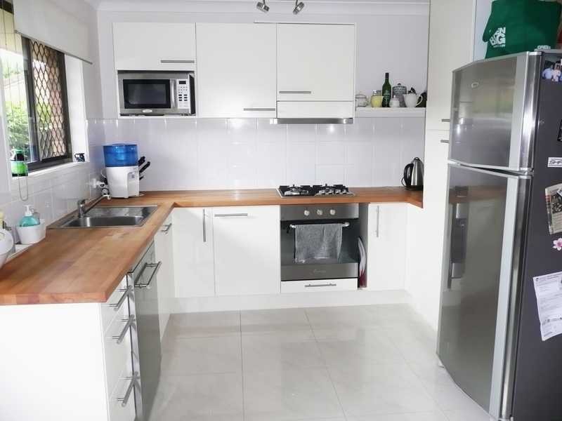 2/3 Hillstar Avenue, Burleigh Waters QLD 4220