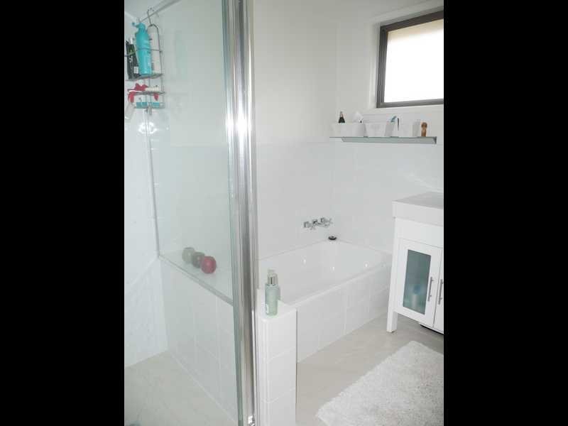 2/3 Hillstar Avenue, Burleigh Waters QLD 4220