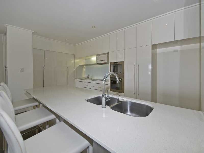 210/2 Toombul Avenue, Miami QLD 4220