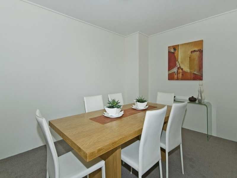 210/2 Toombul Avenue, Miami QLD 4220