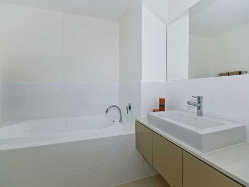 210/2 Toombul Avenue, Miami QLD 4220