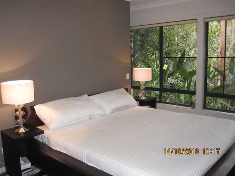 8 Northpoint Close, Robina QLD 4226