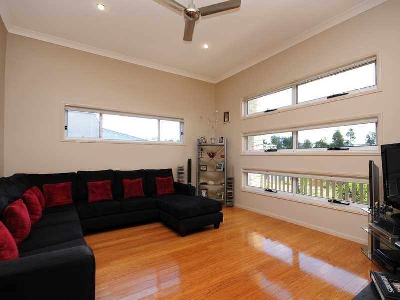 11 Frog Rock Crescent, Reedy Creek QLD 4227