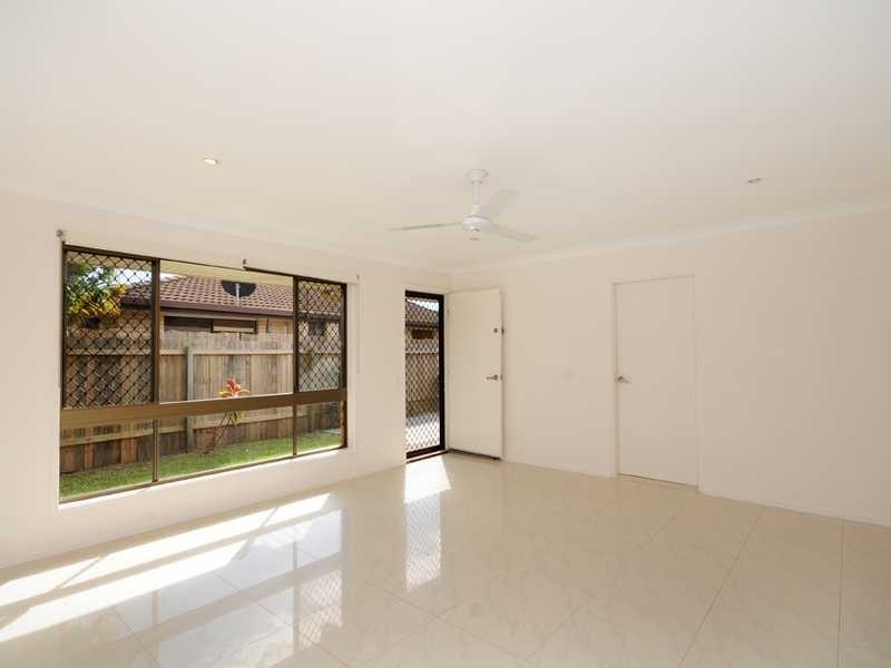 2/3 Hillstar Avenue, Burleigh Waters QLD 4220