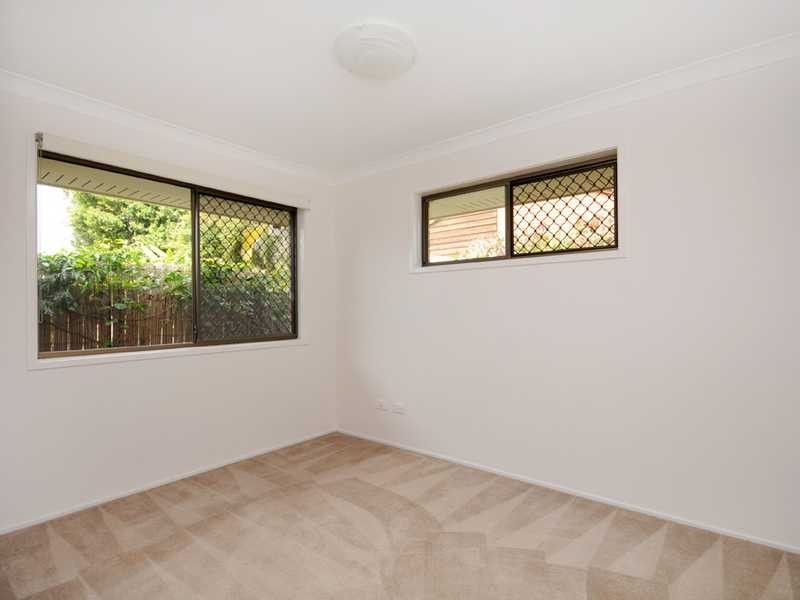 2/3 Hillstar Avenue, Burleigh Waters QLD 4220