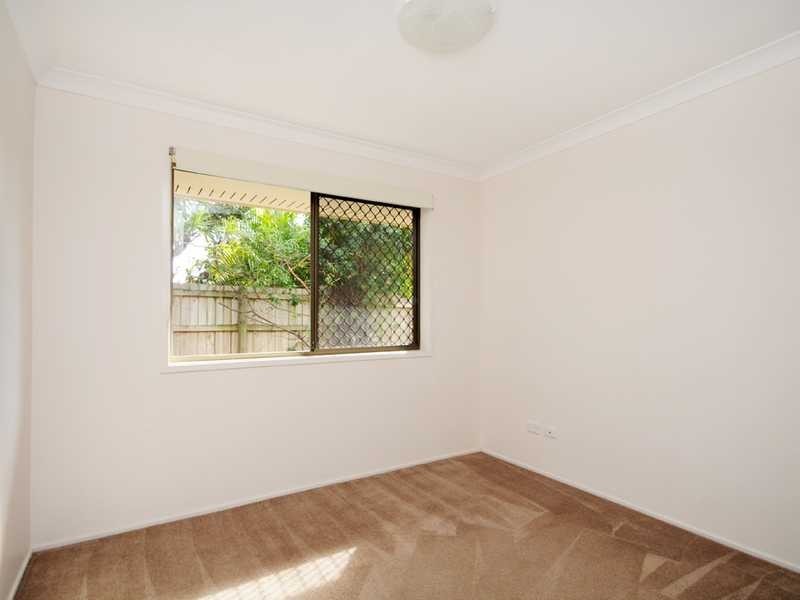 2/3 Hillstar Avenue, Burleigh Waters QLD 4220