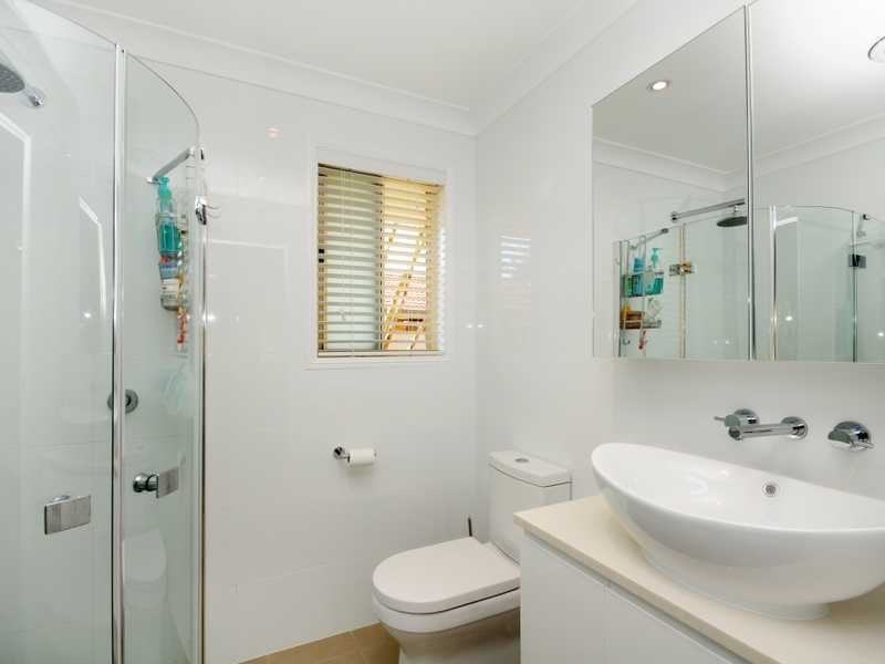 33 Lakeridge Drive, Varsity Lakes QLD 4227