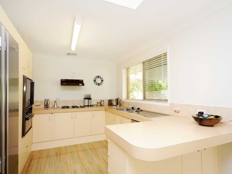 33 Lakeridge Drive, Varsity Lakes QLD 4227