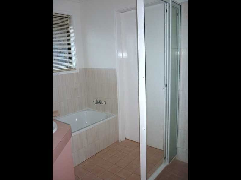 1A Twin Oaks Place, Varsity Lakes QLD 4227