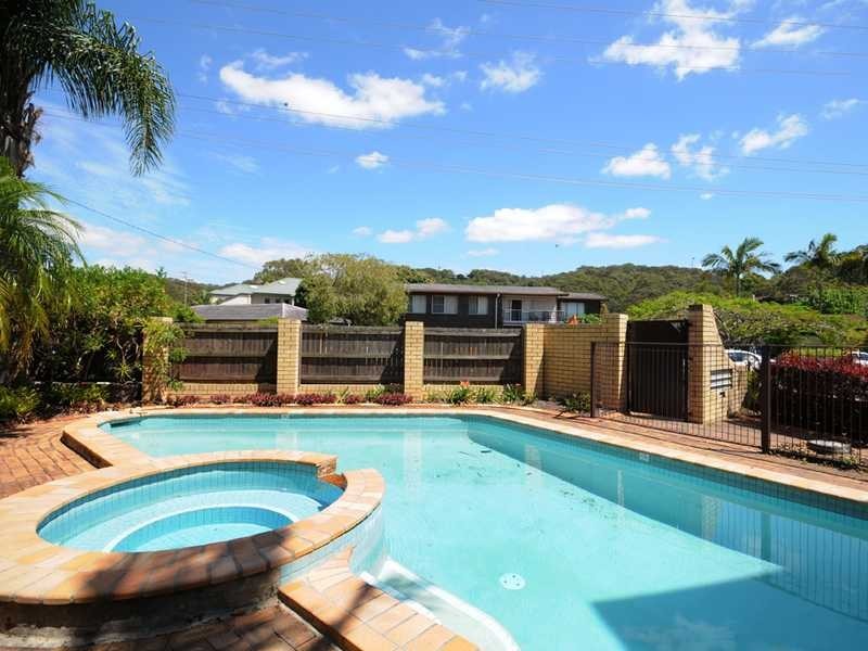 1/18 Ikkina Road, Burleigh Heads QLD 4220