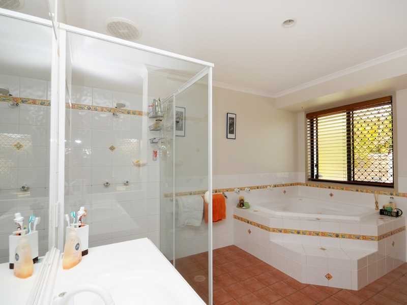 10 Fulmar Place, Burleigh Waters QLD 4220