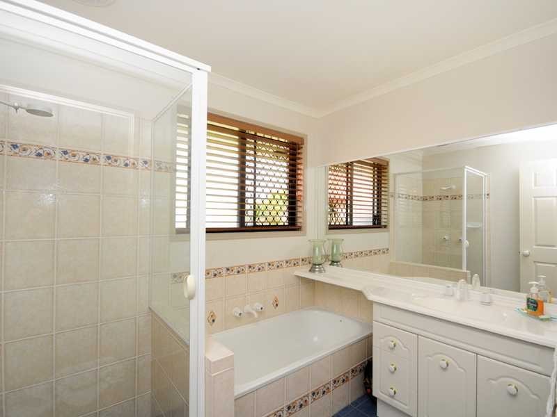 10 Fulmar Place, Burleigh Waters QLD 4220