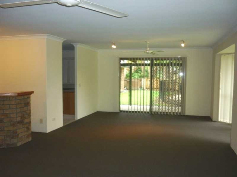 37 Kingsway, Molendinar QLD 4214