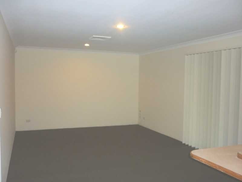 37 Kingsway, Molendinar QLD 4214