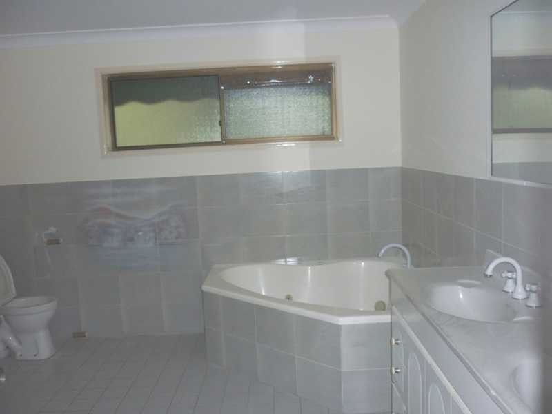 37 Kingsway, Molendinar QLD 4214