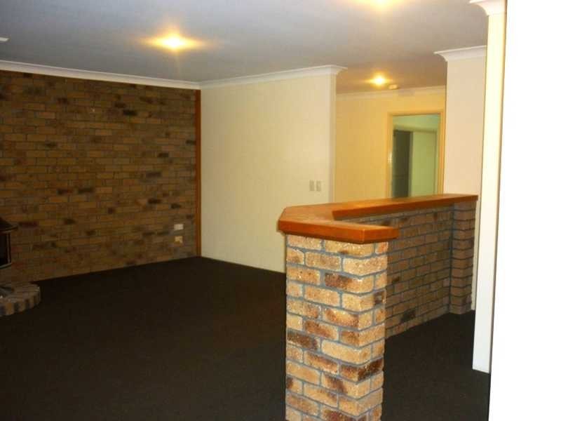 37 Kingsway, Molendinar QLD 4214