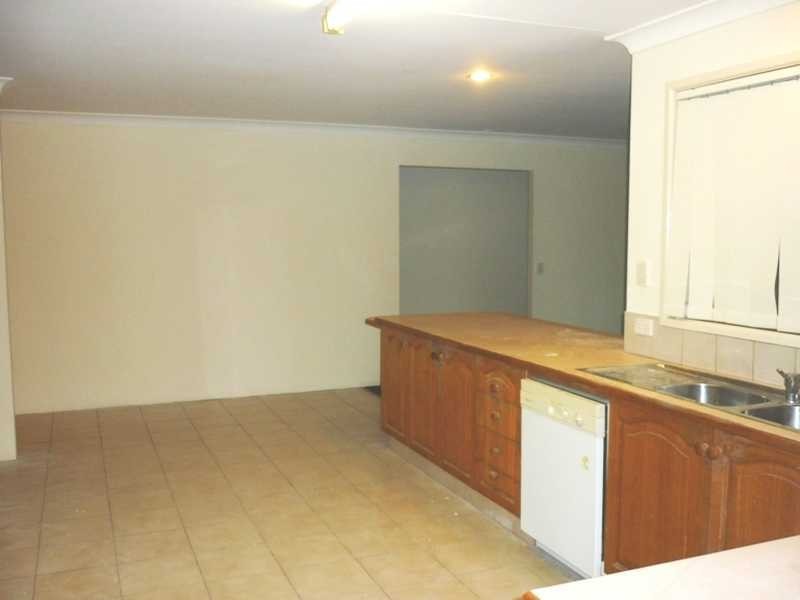 37 Kingsway, Molendinar QLD 4214