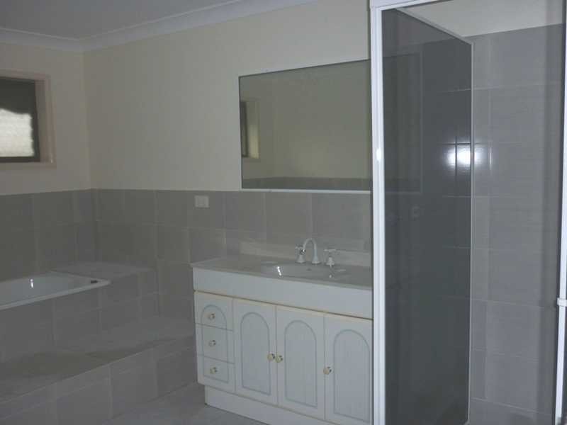 37 Kingsway, Molendinar QLD 4214