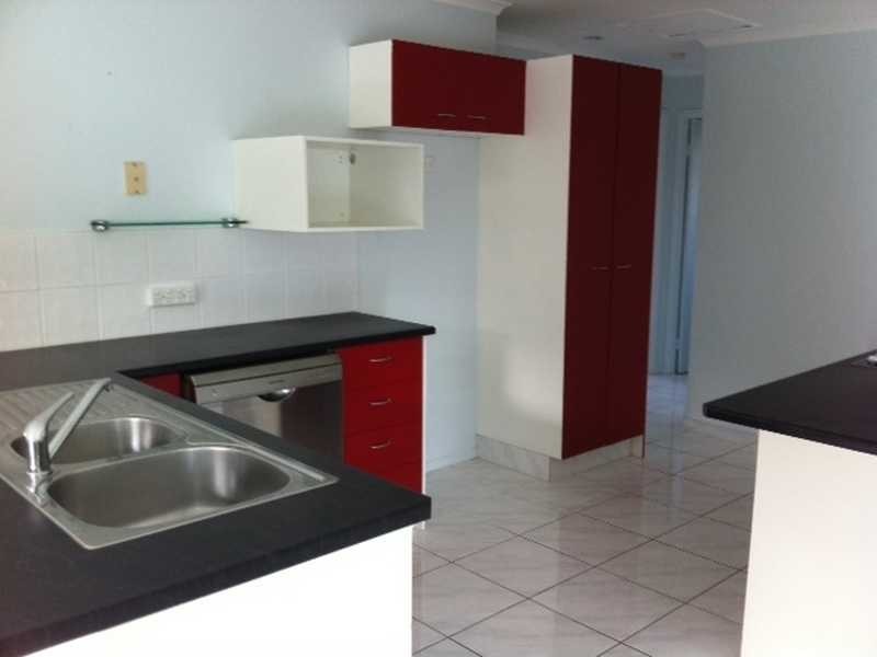 8 Dunedin Close, Merrimac QLD 4226