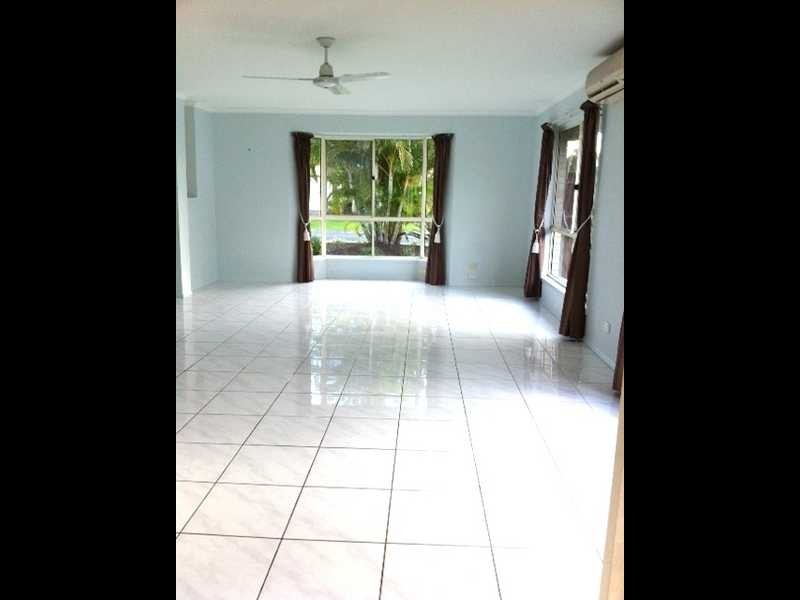 8 Dunedin Close, Merrimac QLD 4226