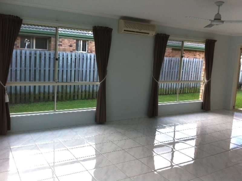 8 Dunedin Close, Merrimac QLD 4226