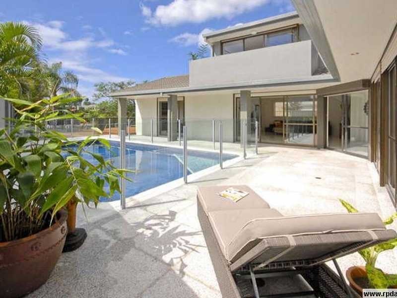 1 Tyrone Ave, Sorrento QLD 4217