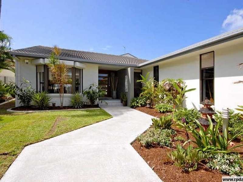 1 Tyrone Ave, Sorrento QLD 4217