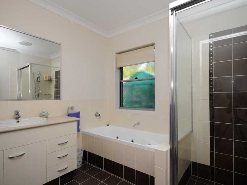 28 Barton St, Reedy Creek QLD 4227