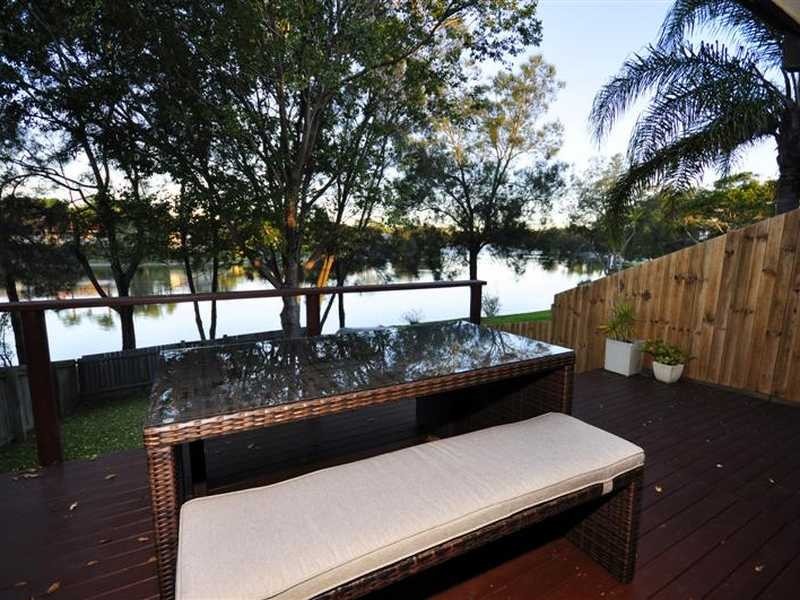 3/32 Sunbird St, Burleigh Waters QLD 4220