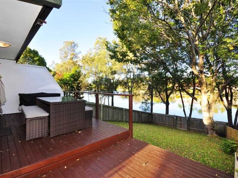 3/32 Sunbird St, Burleigh Waters QLD 4220