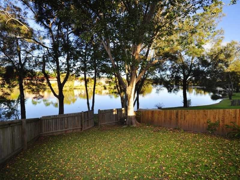 3/32 Sunbird St, Burleigh Waters QLD 4220