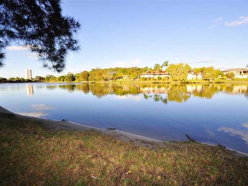 3/32 Sunbird St, Burleigh Waters QLD 4220