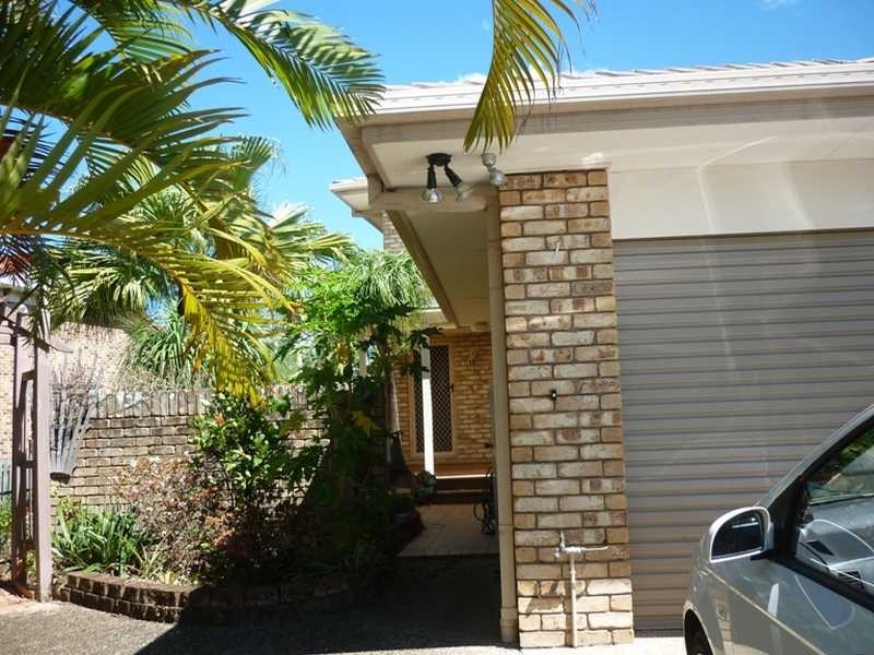 1/2 Snowgum Street, Burleigh Waters QLD 4220