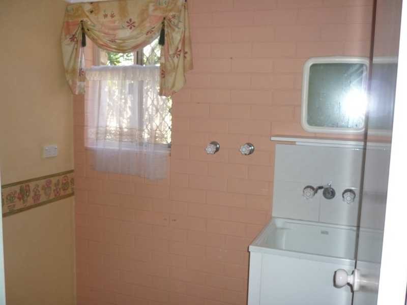 1/2 Snowgum Street, Burleigh Waters QLD 4220