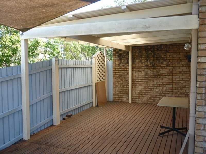 1/2 Snowgum Street, Burleigh Waters QLD 4220