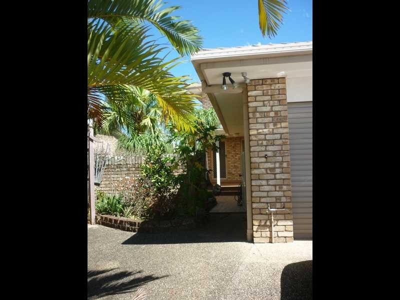 1/2 Snowgum Street, Burleigh Waters QLD 4220