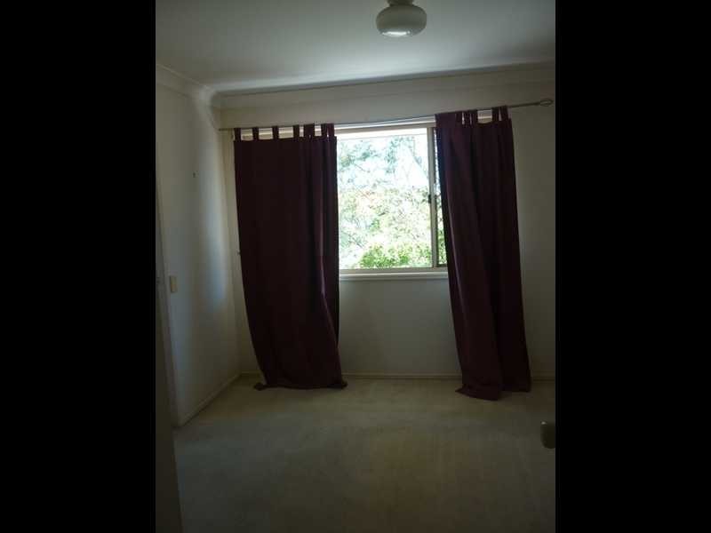 1/2 Snowgum Street, Burleigh Waters QLD 4220