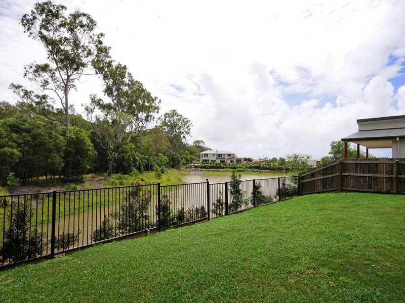 11 Laura Place, Varsity Lakes QLD 4227