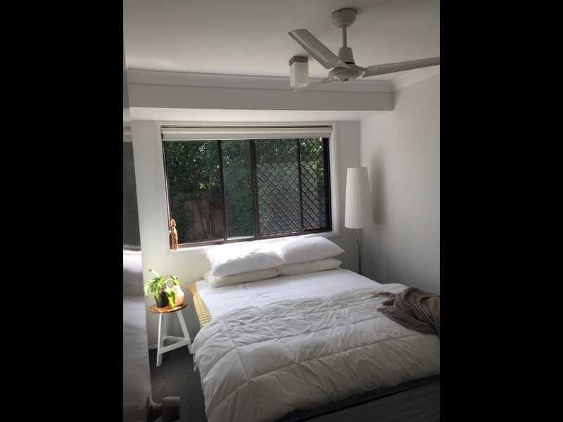 1/40 Montezuma Drive, Burleigh Waters QLD 4220